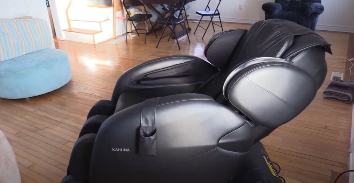 Kahuna-LM-6800 a black massage chair