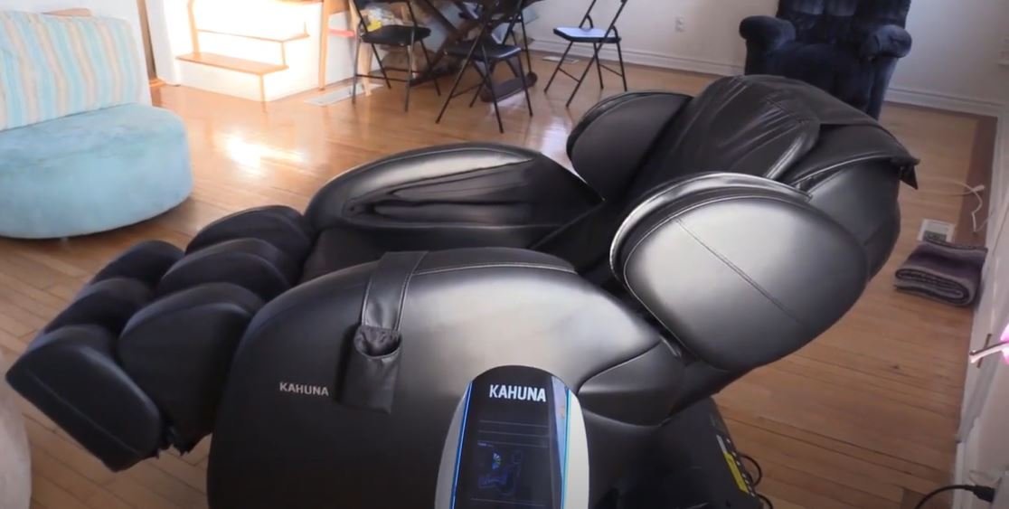 The-Kahuna-LM-6800-review remote control massage chair