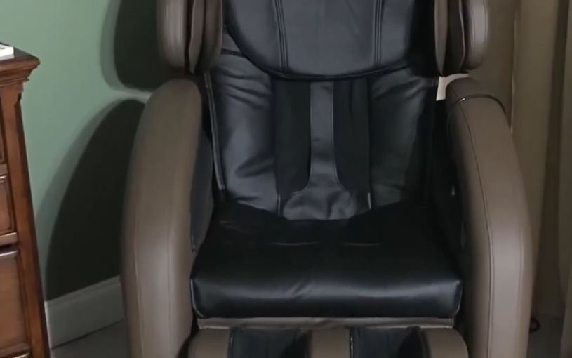 RELAXONCHAIR-MK-REVIEW a hip massage chair