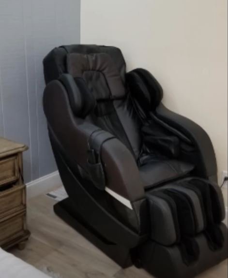 Review-Kahuna-SM-7300 a brown Kahuna SM 700 massage chair