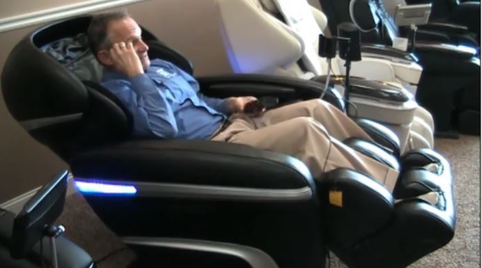 osaki-os-3d-dreamer-massage-chair a man is relaxing on the massage chair
